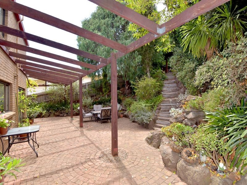 13 Queens Park Road, Highton VIC 3216