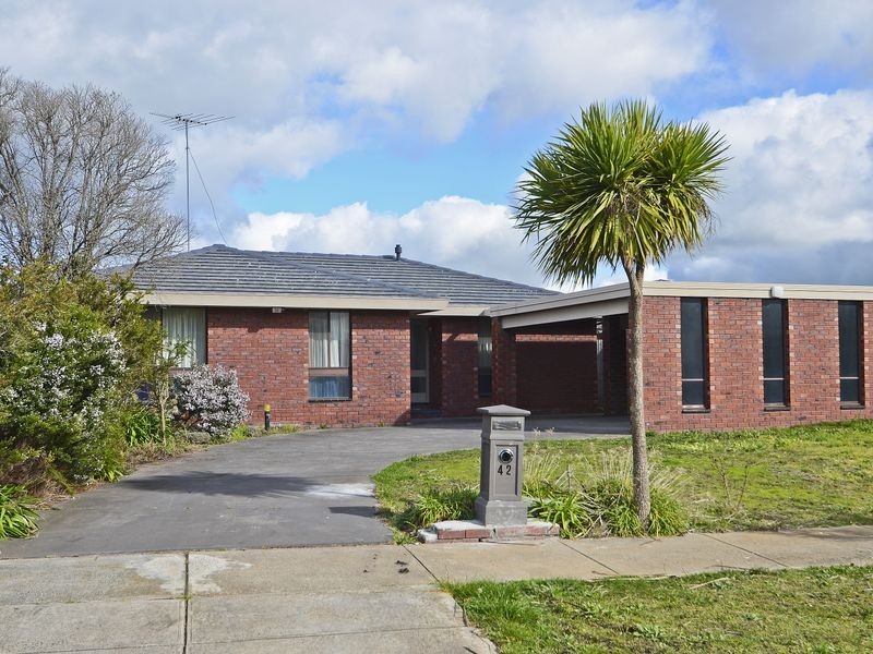 42 Crestmoor Drive, Highton VIC 3216