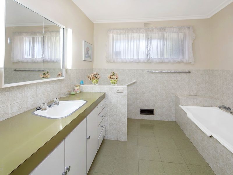 4 Cemaloma Court, Highton VIC 3216