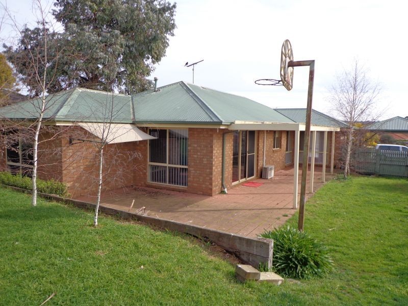 27 Meadowvale Drive, Grovedale VIC 3216