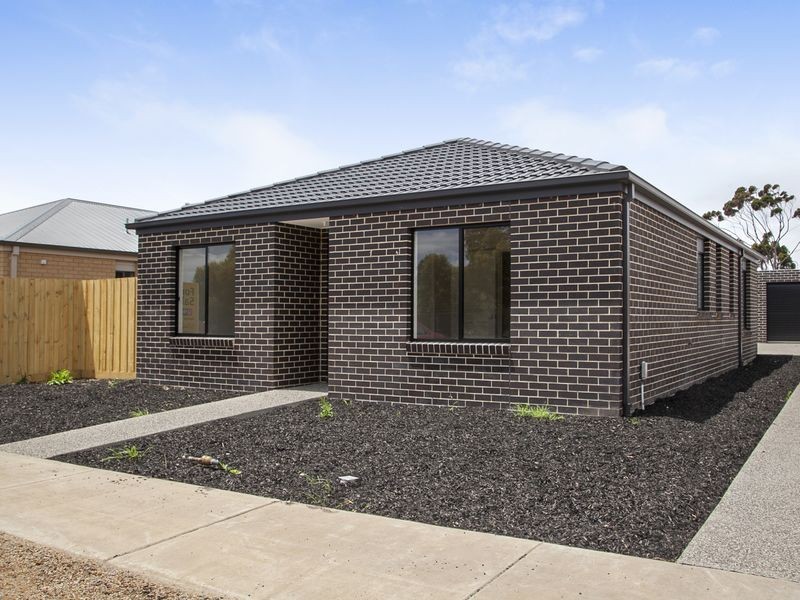 1/8 Ardeche Lane, Marshall VIC 3216