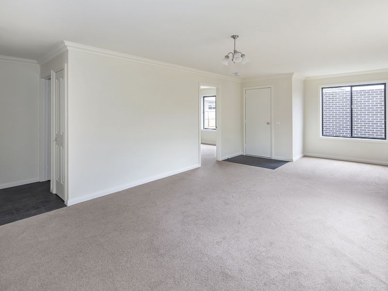 1/8 Ardeche Lane, Marshall VIC 3216