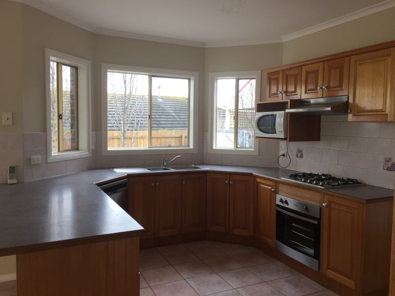 8 Kambalda Court, Leopold VIC 3224