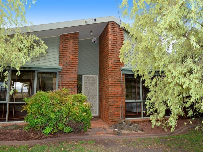 4 Rowan Court, Belmont VIC 3216