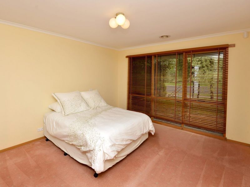 4 Rowan Court, Belmont VIC 3216
