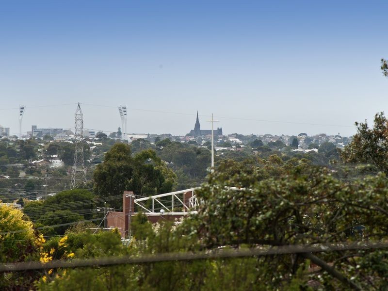 15 Portsmouth Crescent, Grovedale VIC 3216