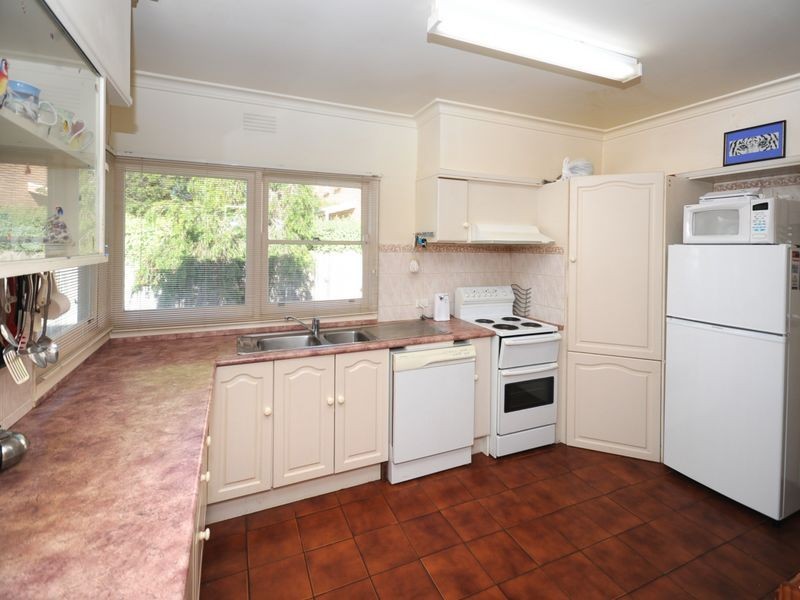 8 Kensington Road, Leopold VIC 3224