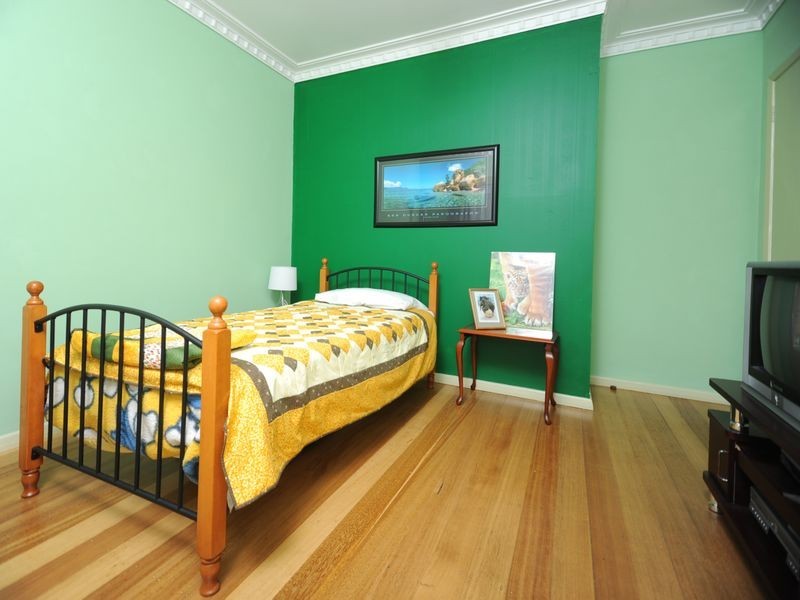 8 Kensington Road, Leopold VIC 3224