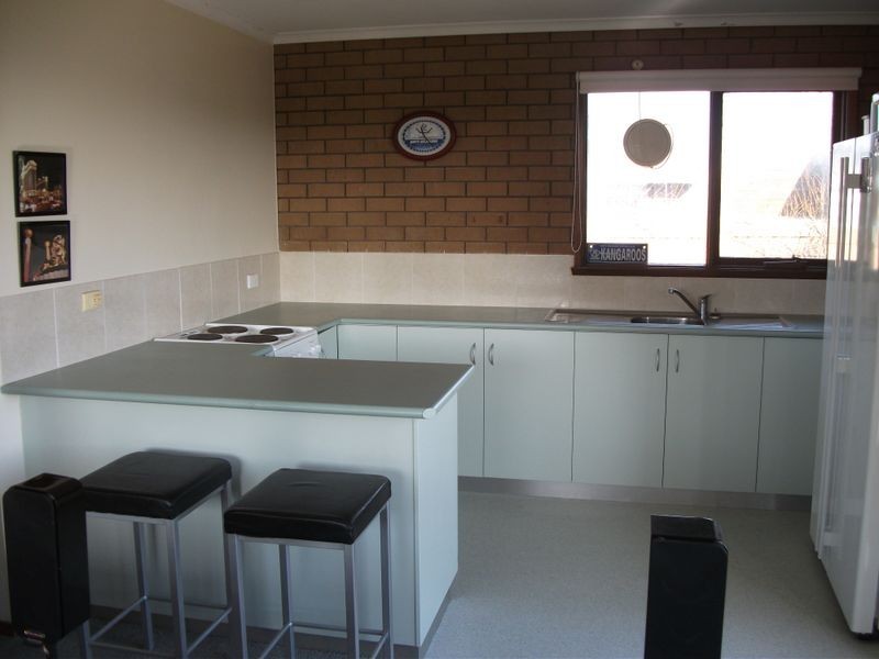 4/6 East View Parade, Belmont VIC 3216