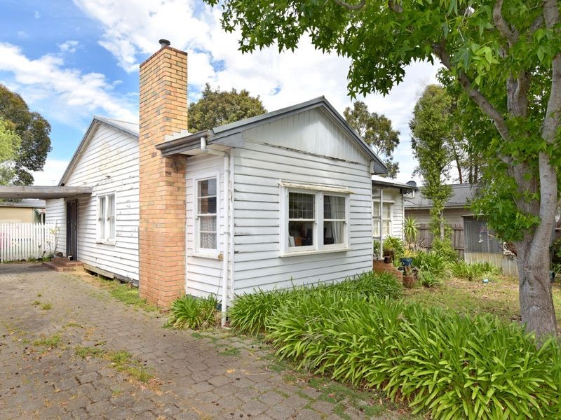 24 Torquay Road, Belmont VIC 3216