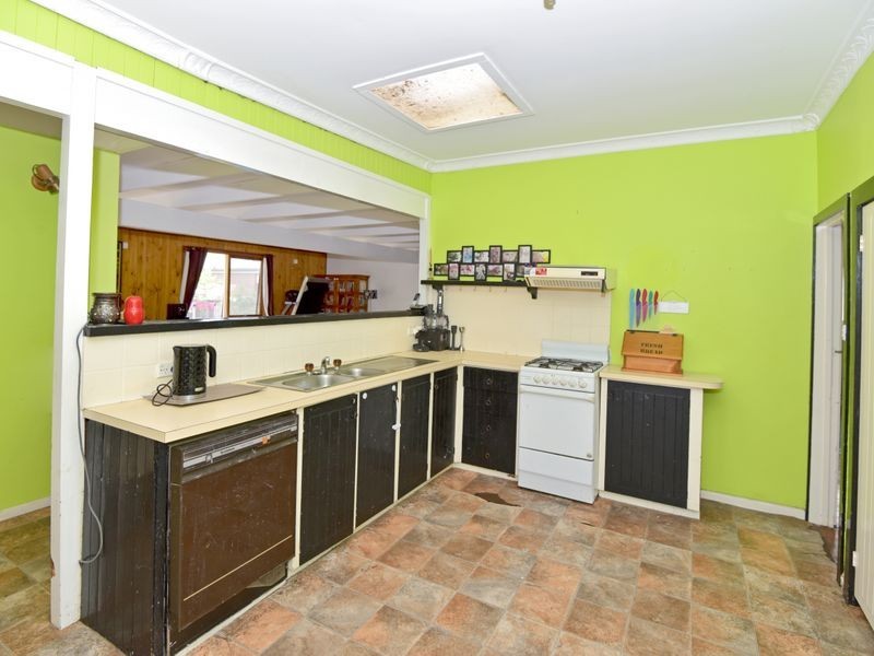 24 Torquay Road, Belmont VIC 3216