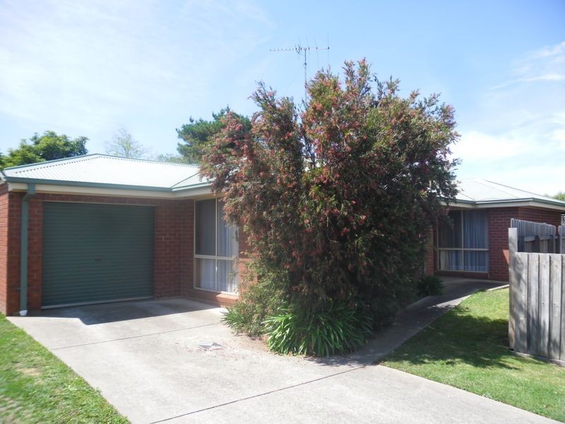 2/4 Broughton Drive, Highton VIC 3216