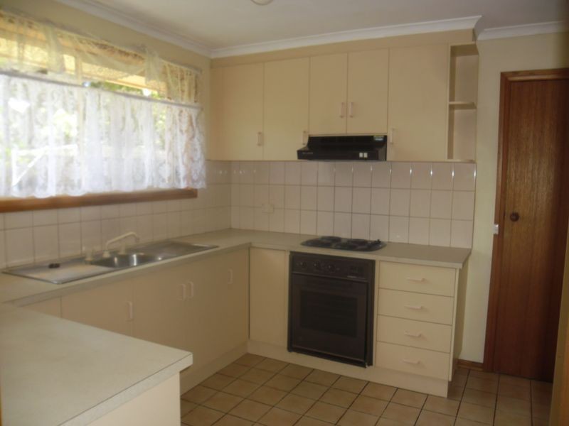 2/4 Broughton Drive, Highton VIC 3216