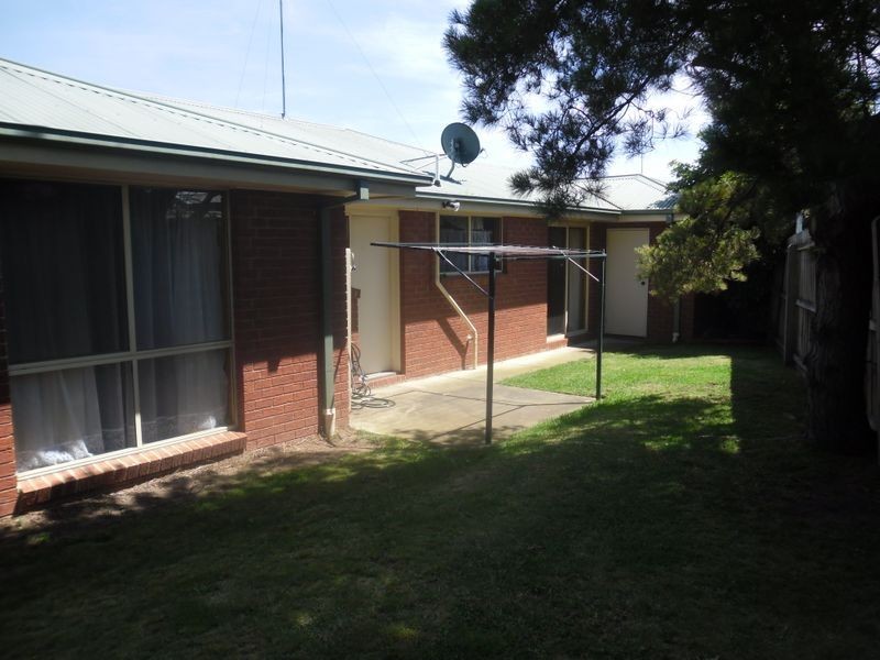 2/4 Broughton Drive, Highton VIC 3216