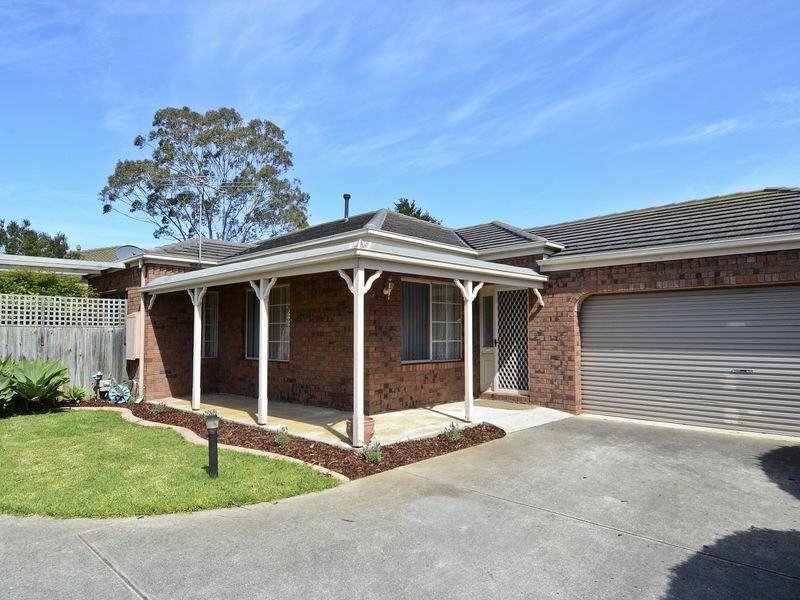 2/22 Bieske Road, Grovedale VIC 3216