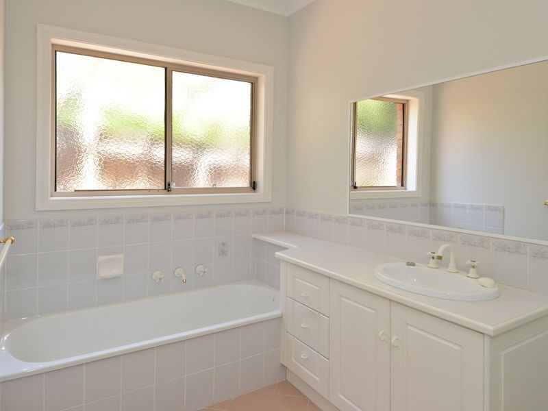 2/22 Bieske Road, Grovedale VIC 3216