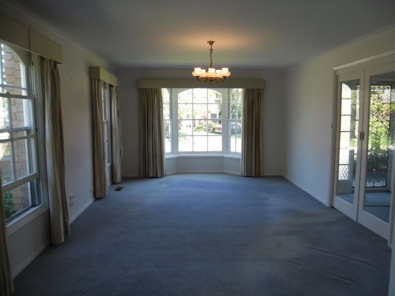 12 Vanessa Avenue, Highton VIC 3216