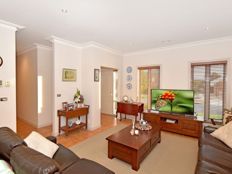 1 Elmsford Court, Highton VIC 3216