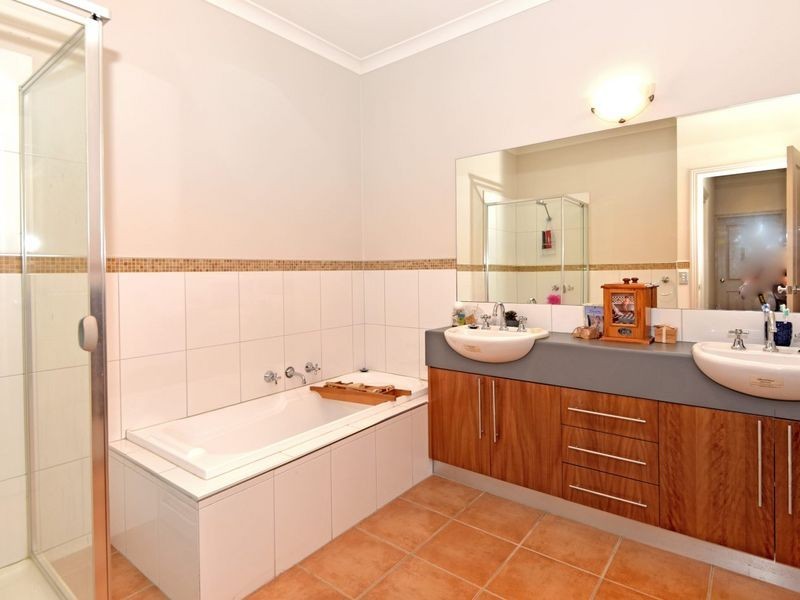 1 Elmsford Court, Highton VIC 3216