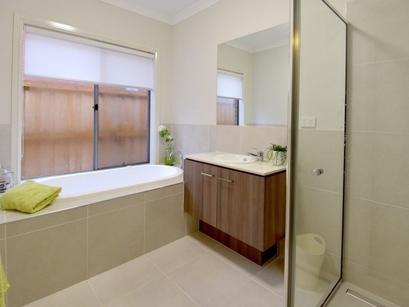 102 Sovereign Drive, Mount Duneed VIC 3216