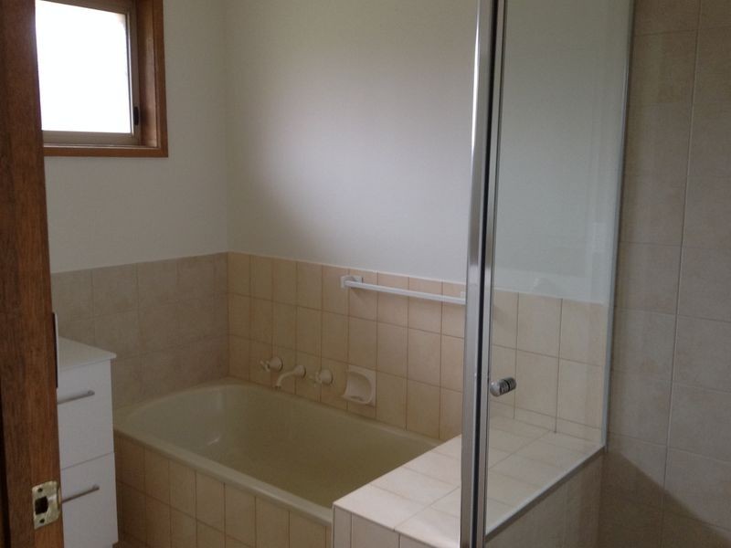 1/7 Homewood Lane, Highton VIC 3216