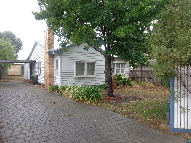 24 Torquay Road, Belmont VIC 3216