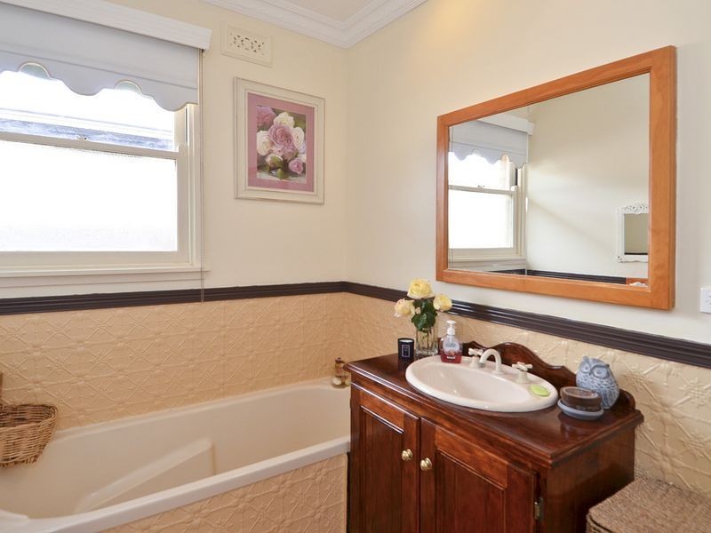 42 Cuthbert Avenue, Highton VIC 3216