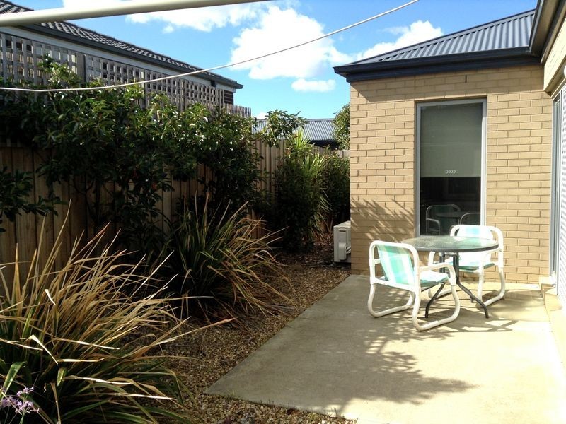 2/86 Fogarty Avenue, Highton VIC 3216