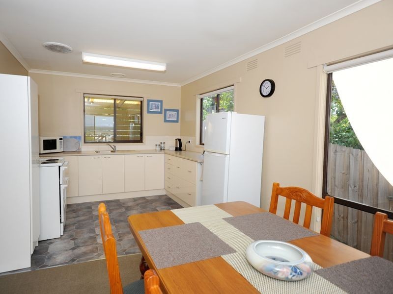 33 Sunset Strip, Ocean Grove VIC 3226