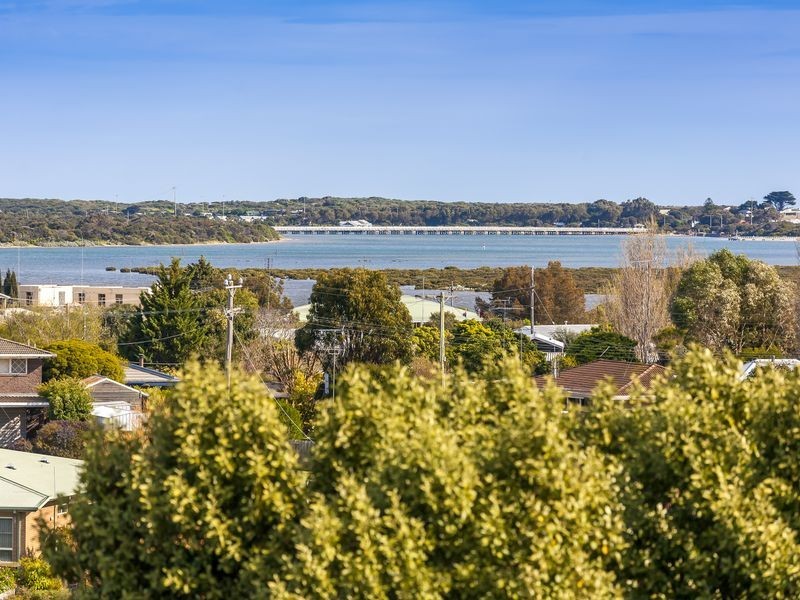 17 Riviera Crescent, Ocean Grove VIC 3226