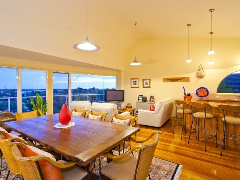 17 Riviera Crescent, Ocean Grove VIC 3226