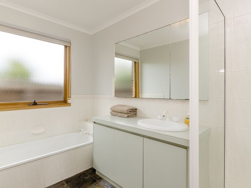 18 Roditis Drive, Ocean Grove VIC 3226