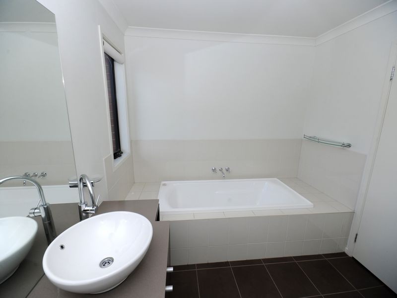 2-4 Amberwood Way, Ocean Grove VIC 3226