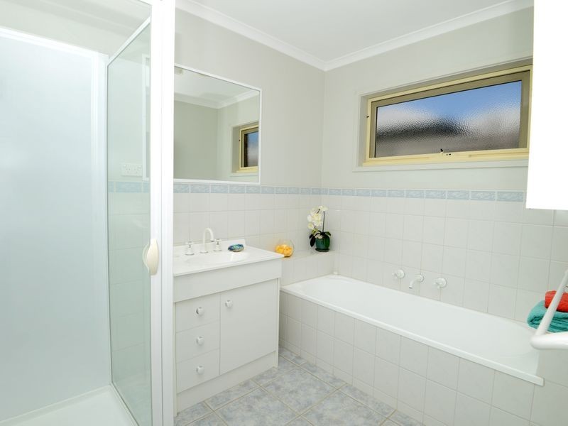 4 Kingfish Court, Ocean Grove VIC 3226