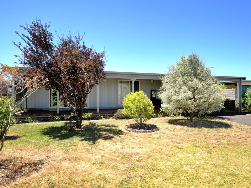 11 Mouchemore Avenue, St Leonards VIC 3223