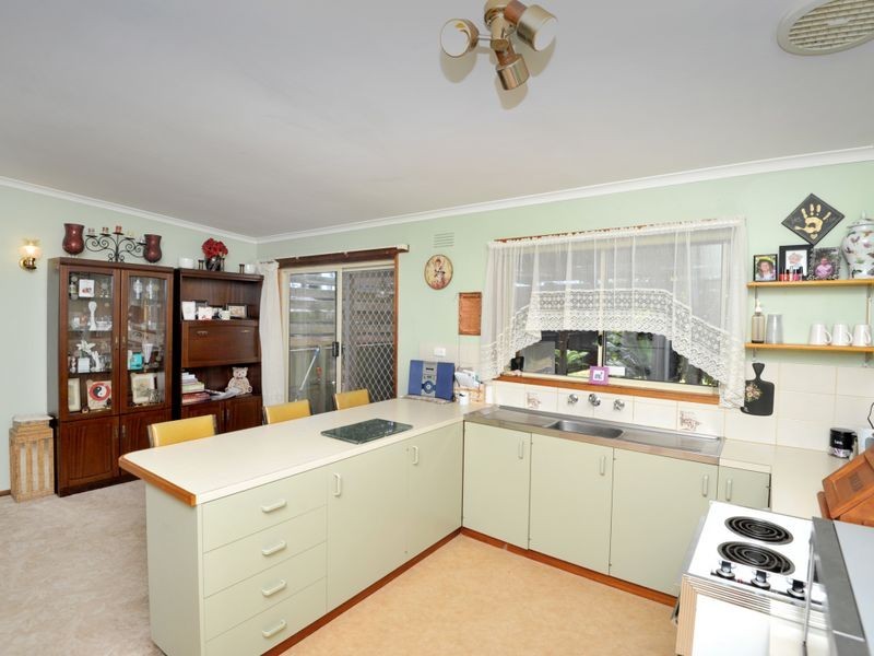 11 Mouchemore Avenue, St Leonards VIC 3223