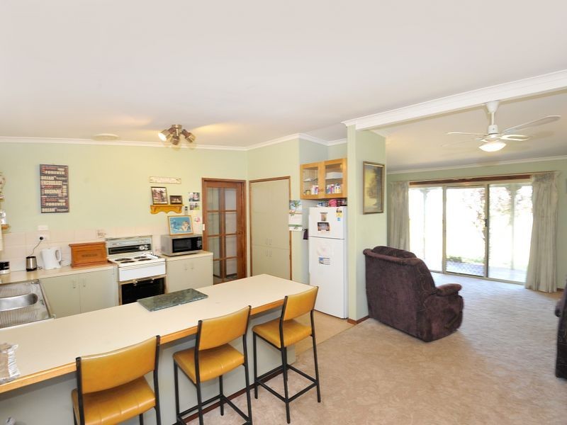 11 Mouchemore Avenue, St Leonards VIC 3223