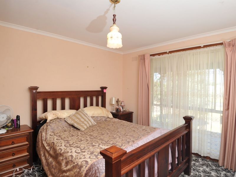 11 Mouchemore Avenue, St Leonards VIC 3223