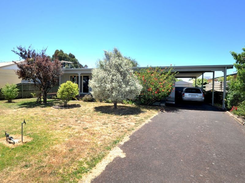 11 Mouchemore Avenue, St Leonards VIC 3223