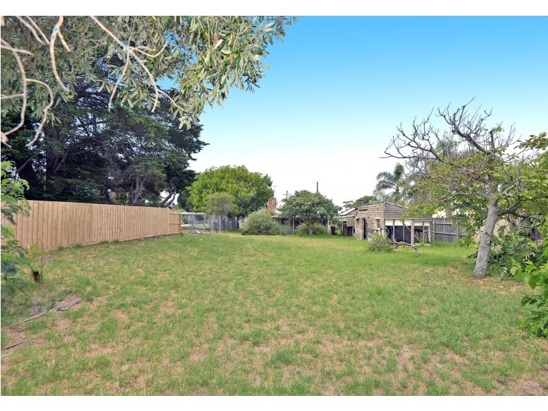 14 Dudley Parade, St Leonards VIC 3223