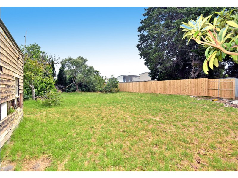 14 Dudley Parade, St Leonards VIC 3223