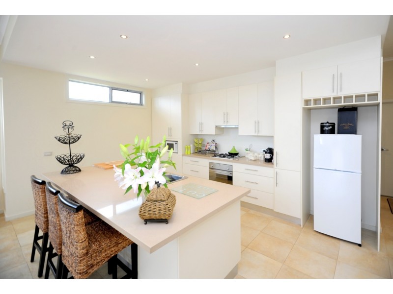 27 Bayside Avenue, St Leonards VIC 3223