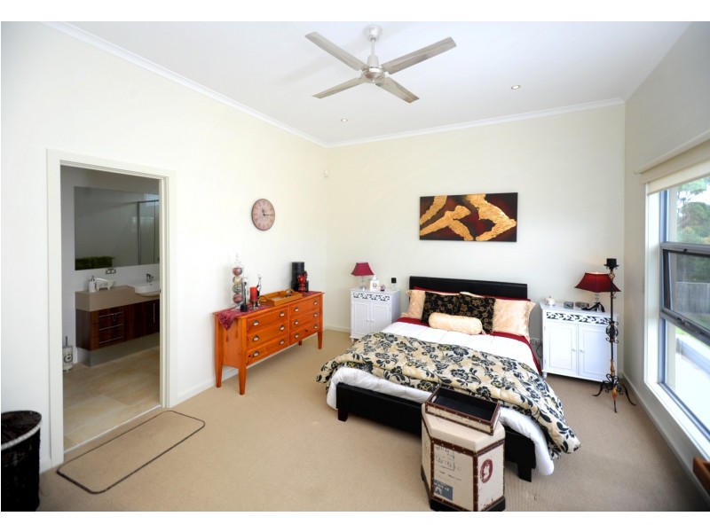 27 Bayside Avenue, St Leonards VIC 3223