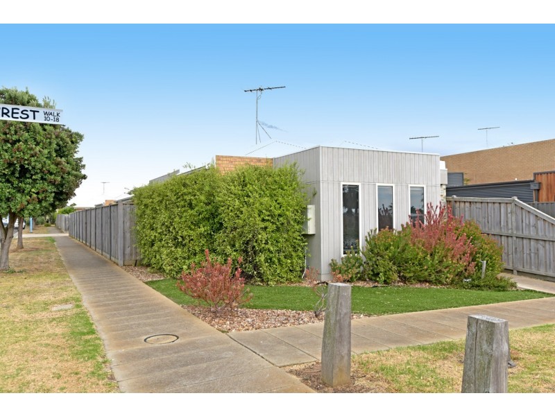 10 Seacrest Walk, St Leonards VIC 3223