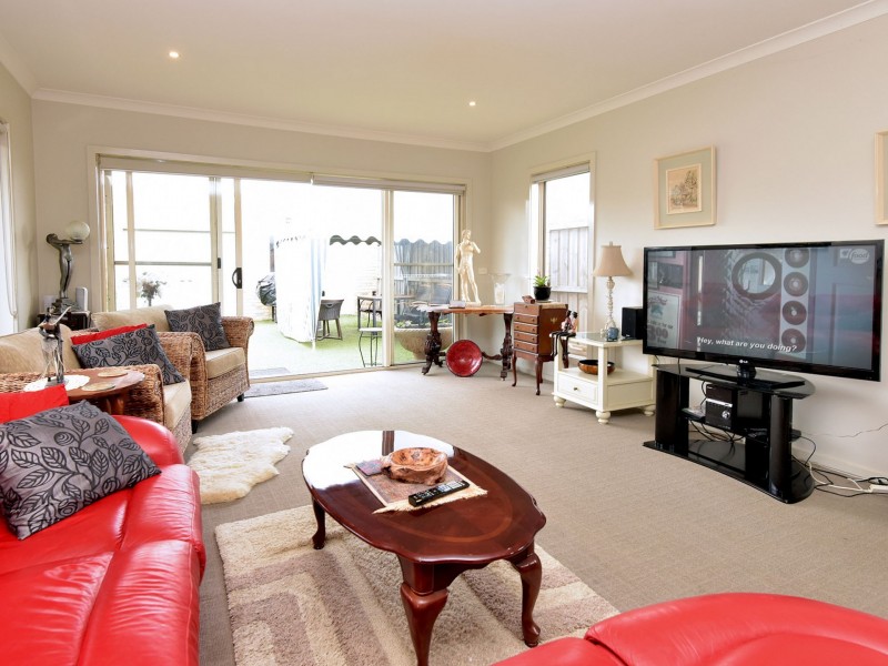 10 Seacrest Walk, St Leonards VIC 3223