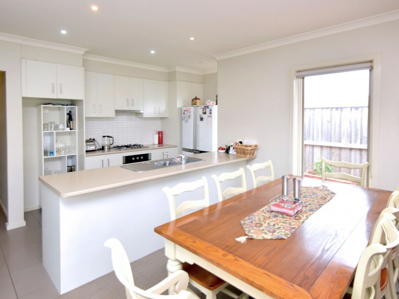 10 Seacrest Walk, St Leonards VIC 3223