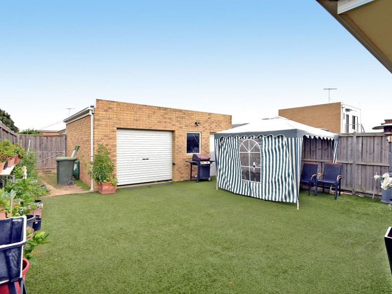 10 Seacrest Walk, St Leonards VIC 3223