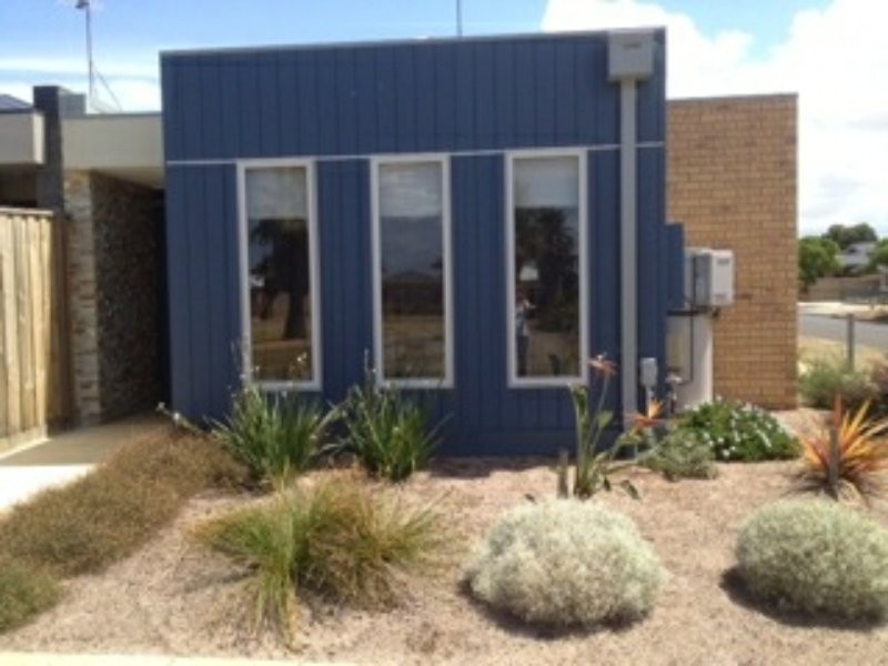 18 Seacreast Walk, St Leonards VIC 3223