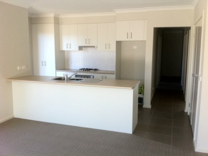 18 Seacreast Walk, St Leonards VIC 3223