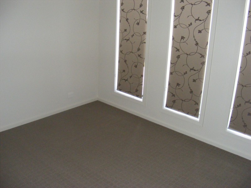 18 Seacreast Walk, St Leonards VIC 3223